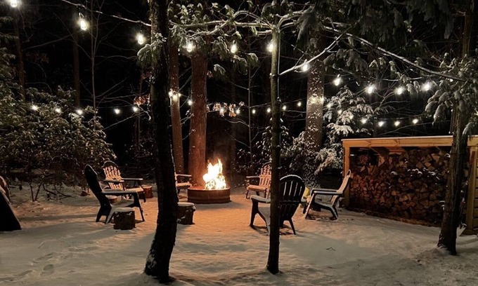 West Glens Falls House | Private home with Hot tub minutes to Ski Resort