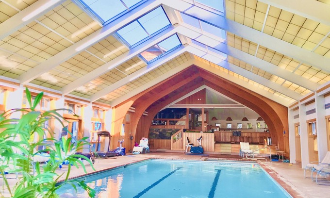 Gilford House | Private Home with Large Indoor pool- Perfect for Summer Fun, Fall Foliage & Ski