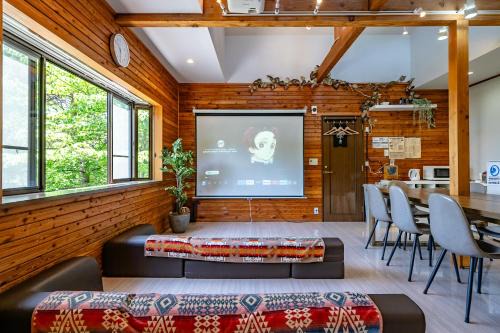 Kusatsu Onsen House | Private hot-spring Villa in Kusatsu #projector