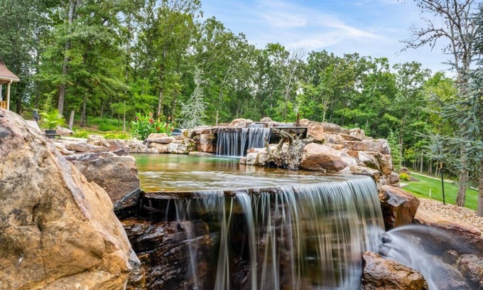 Branson Cottage | Private Hot Tub and Fire Pit - COZY COTTAGE