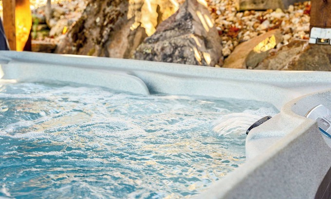 Branson Apartment | Private Hot Tub and Fire Pit - THE CARRIAGE HOUSE