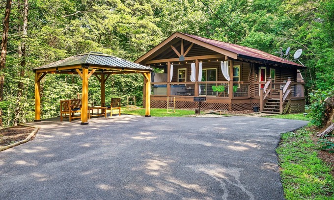 Pigeon Forge Cabin | Private Hot Tub - Charming Cabin - Woodland Setting - No Scary Roads - Gazebo