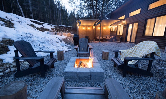 Northern Bruce Peninsula Cottage | PRIVATE HOT TUB steps from beach and trail!