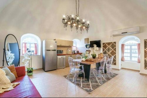 Mahane Israel Villa | Private House 5 BDR In Mamilla up to 12 People !