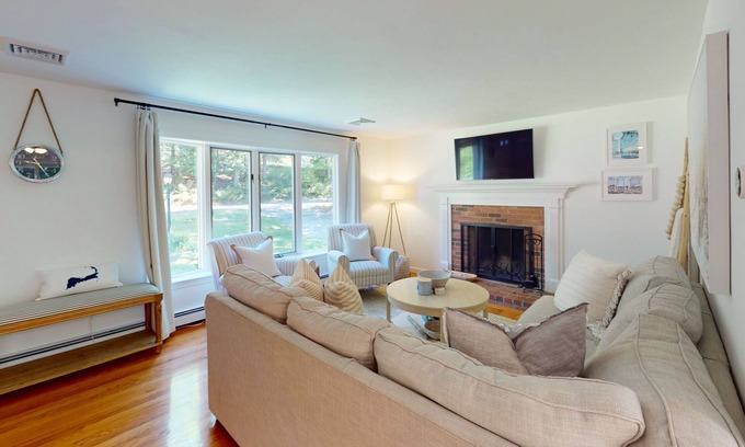 Harwich House | Private house near Long Pond and trails with kayaks, bikes, W/D, and AC
