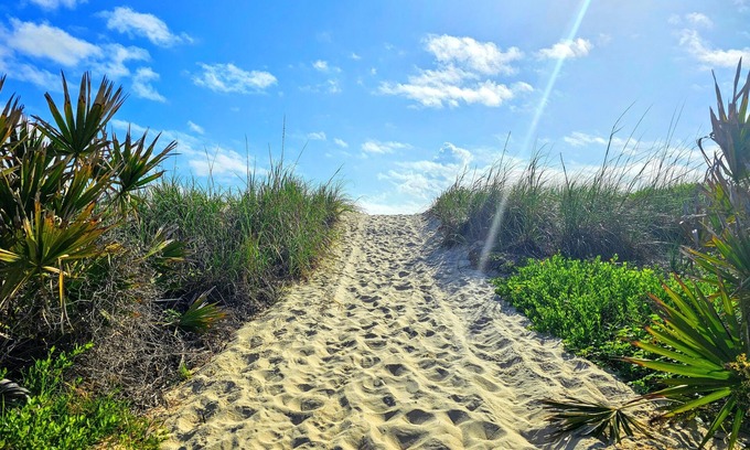 Palm Coast House | Private House Walk to the Beach & Parks! 🌴Large Decks, Family Vacation! Hammock Beach
