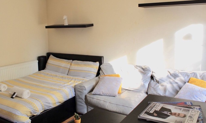 Spitalfields House | Private House with garden just 5 minutes from the station