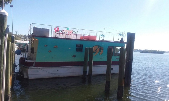 Nokomis Boat Rental | Private Houseboat, Waterfront, Pool, Incredible fishing, Come Relax!
