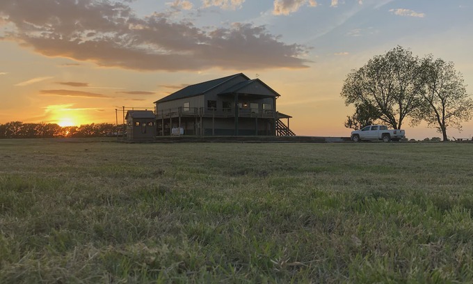 Stuttgart House | Private hunting club minutes from Stuttgart. Year round entertainment.