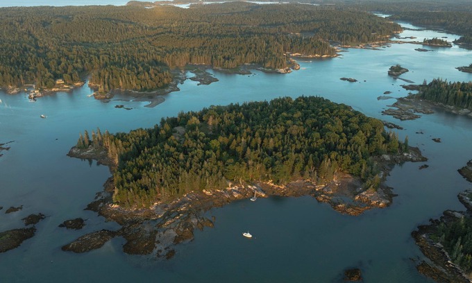 Vinalhaven Cottage | Private Island with off-grid solar powered cottage, private dock and mooring