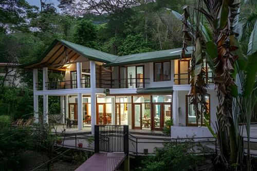 Dominical Resort | Private Jungle Home Sorrounded By Two Creeks