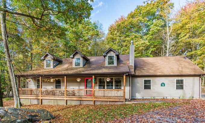 Alpine Lake Cabin | Private Lake Cabin w Deck/Grill, Fire Pit, WiFi!