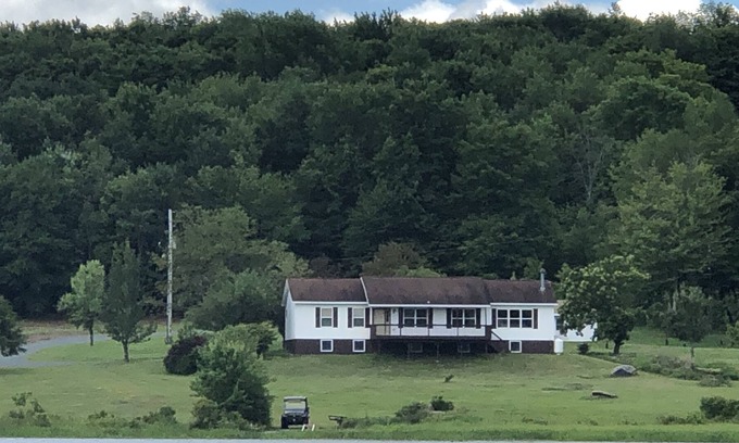 Monticello House | Private Lake House in Monticello