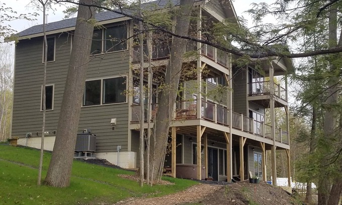 Trumansburg House | Private Lake House on Cayuga Lake in wine country near Taughannock Park