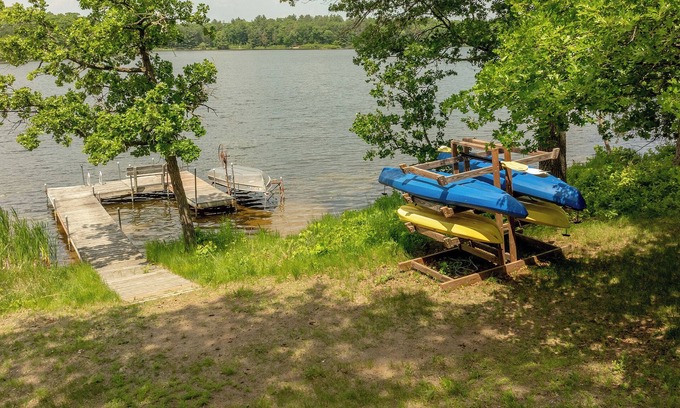 Pillager House | Private Lake- Kayaks- Fishing- Serenity!