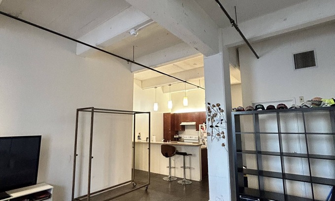 Downtown Los Angeles Apartment | Private Loft in DTLA gym/pool