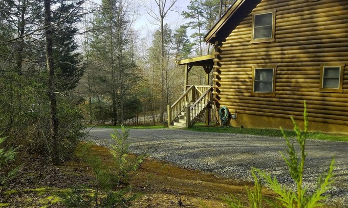 Lake Lure Cabin | Private log cabin.Lake/beach/River/Mountains/HOT TUB open!/FREE nite w/3-pet