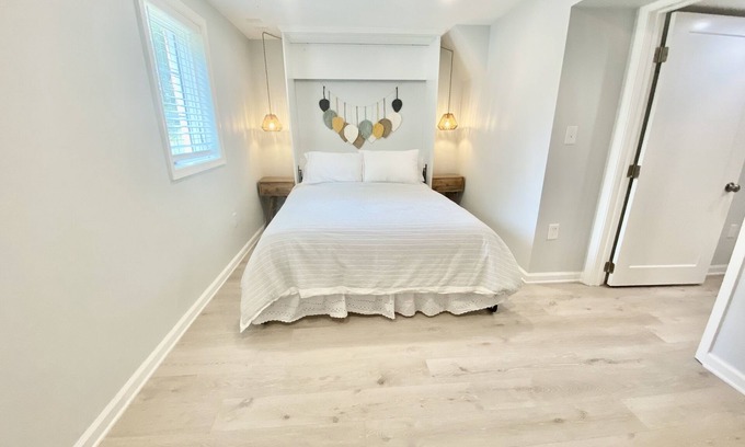 Fairfax House | Private Lower Level Apartment w/Separate Entrance I 30 Day Minimum
