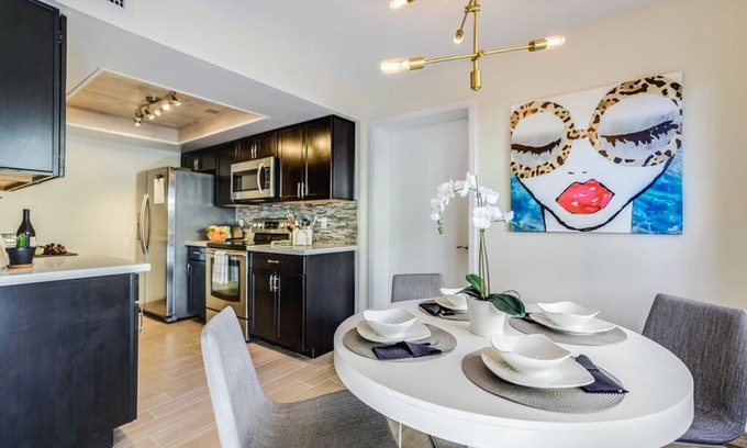 South Scottsdale House | Private Lux Modern 2BR Townhome in the ❤️️ of Scottsdale! Wifi, Hulu+, Parking