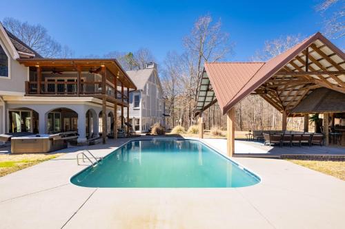 McDonald House | Private luxury home with pool, hot tub, bar, volleyball, game room