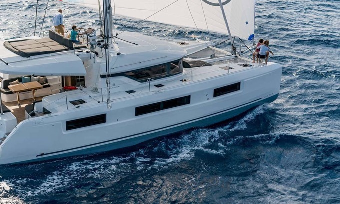 Estate Kings Quarter Boat Rental | Private Luxury Yacht with Captain & Chef - All-inclusive for up to 8 guests