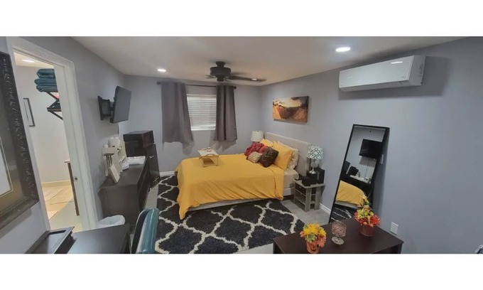 North Mountain House | Private Master Suite - IN-ROOM MASSAGE AVAILABLE! - PETS OK