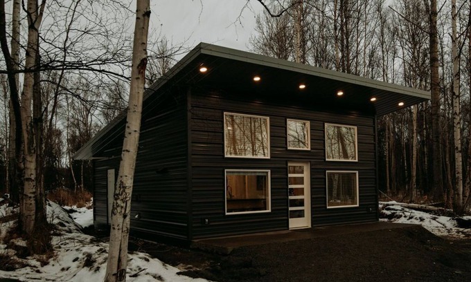 Wasilla Ski Chalet | Private, modern escape right in town. Glacier Chalet Guest House.