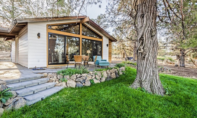 Bend Cabin | Private modern mid century cabin, mountain views, hot tub, 15 minutes to bend!