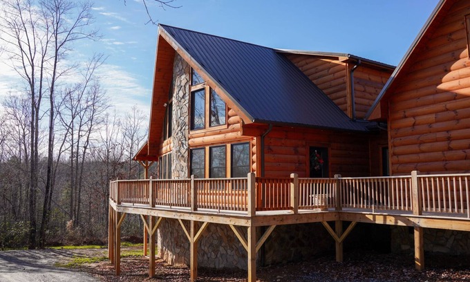 Mount Airy Cabin | Private Mountain Lodge 5 Masters, Large Cabin Mt. Airy, NC