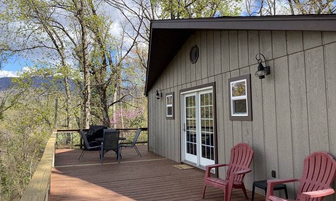 Stanley Cabin | Private Mountaintop Cabin w/Views! (Pet Friendly)