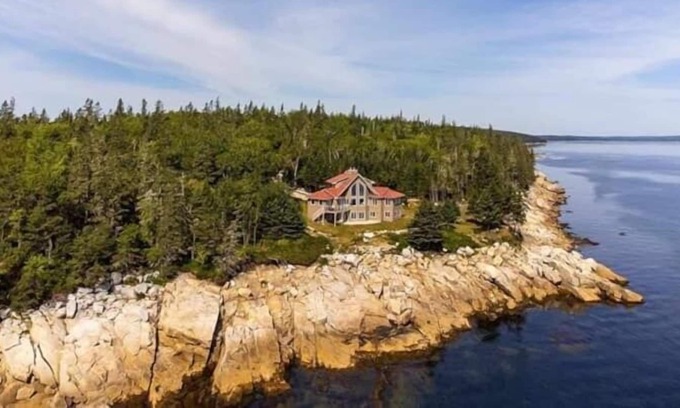 Chester House | Private Nordic Spa Villa with Hot Tub and Sauna