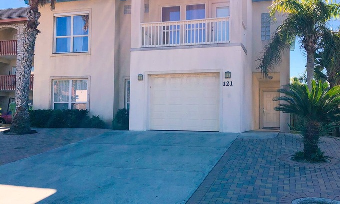 South Padre Island House | Private Oasis - Heated pool, 2 min walk to beach!