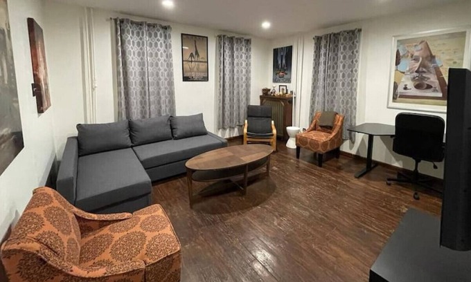 Communipaw Apartment | Private oasis just outside NYC
