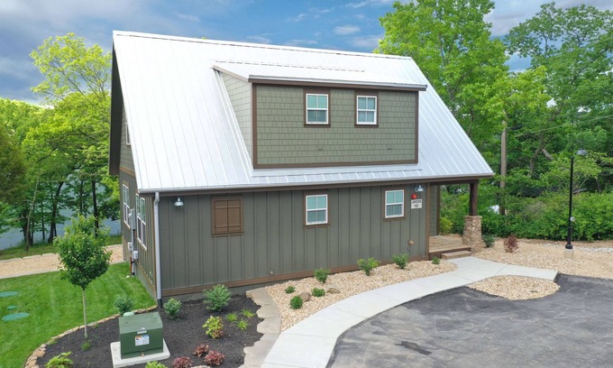 Kimberling City Cabin | Private Oasis: Top-Rated Table Rock Lake Cabin, fire pit & lakefront views
