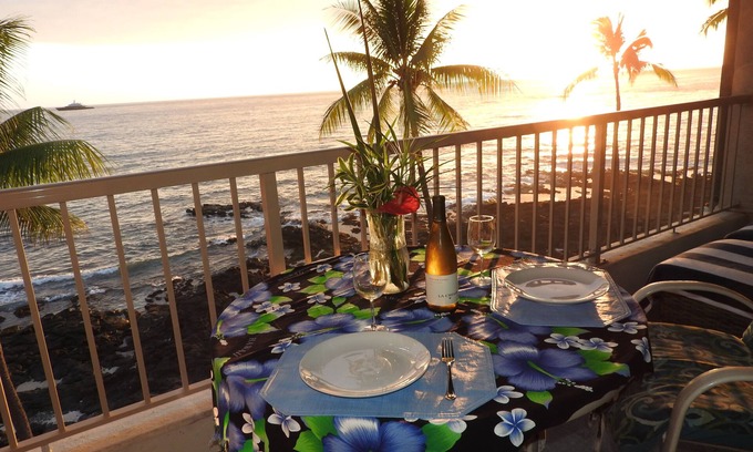 Kailua-Kona Condo | Private Oceanfront Top Floor Condo - Kona Reef D34