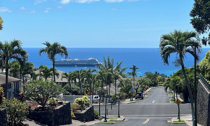 Kailua-Kona House | Private | Oceanview | Spacious | Bright 3BR House