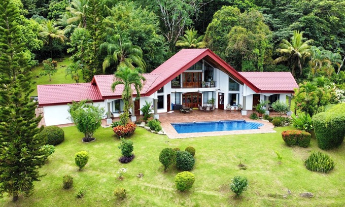 Ballena House | Private Paradise - Lovely, spacious home with large pool and ocean view