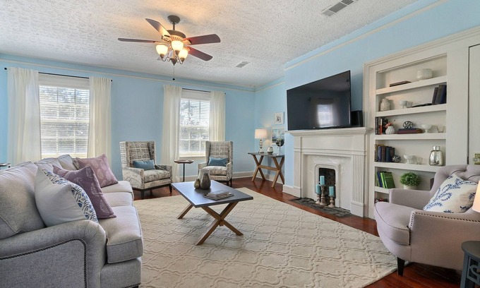 Historic Downtown Savannah Apartment | Private Parking and Unbeatable Location on Liberty Street by Lucky Savannah