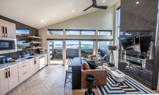Branson Cabin | Private Patio | Hot tub | Luxury Lakeview