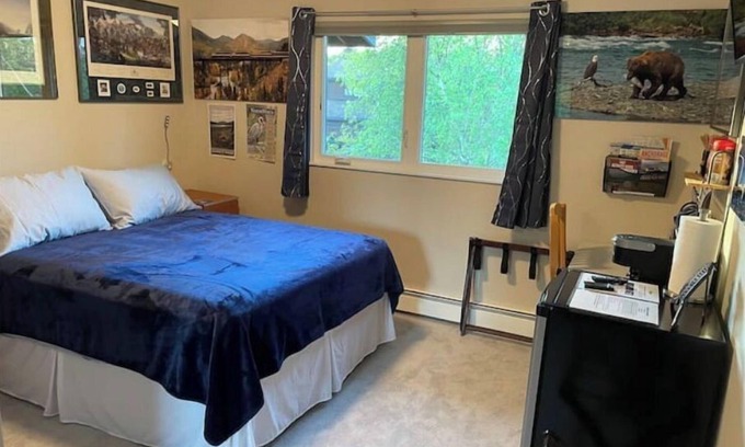 Taku - Campbell House | Private peaceful home with a queen room for rent