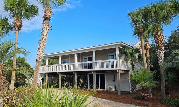 St. George Island Cottage | PRIVATE POOL! 2 FREE BIKE RENTALS INCLUDED WITH YOUR STAY!