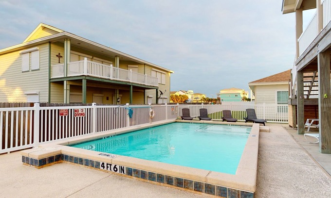 Port Aransas House | Private Pool and Golf Cart Included, Parking for 5