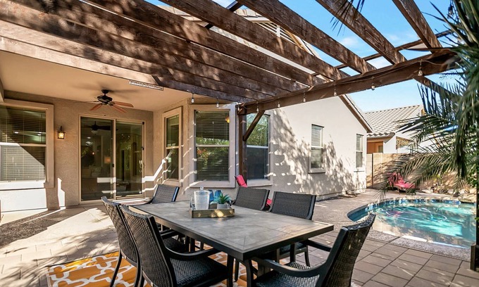 Tramonto House | Private Pool, BBQ, WIFI + Community Heated Pools/Spa/Tennis, Basketball & Volleyball Courts & Parks!