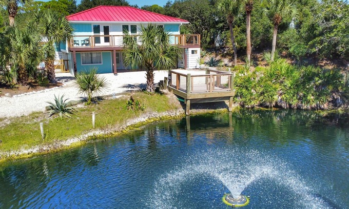St. George Island Cottage | Private Pool! Easy Beach Access- 2 FREE BIKE RENTALS INCLUDED WITH YOUR STAY!