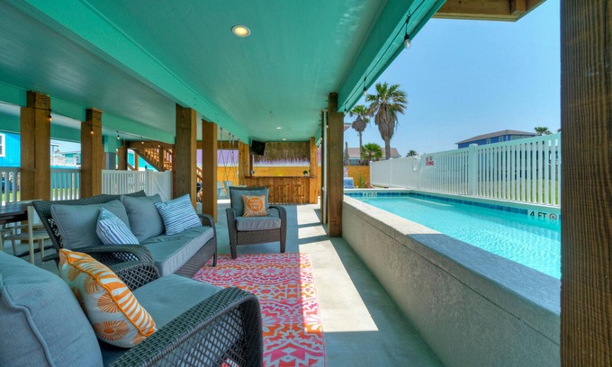 Old Town House | Private Pool, Free Golf Cart, 3 Blocks to Town! | Tequila Tides by AvantStay