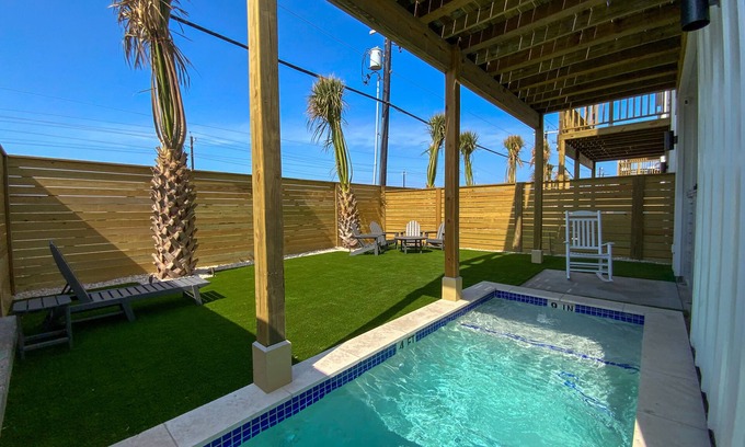 Port Aransas House | Private Pool, Golf Cart Included, Boardwalk to Beach