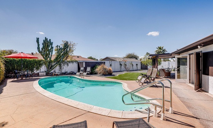 Village Grove House | Private Pool & Grill: Scottsdale Getaway!