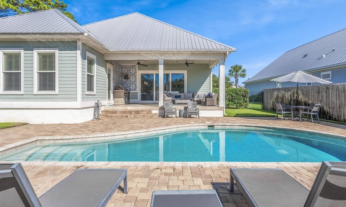Gulfview Heights House | Private Pool/Heat option-4 Bikes-Short Walk/Bike Ride to the Beach