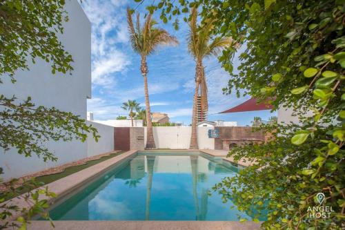 La Paz House | Private Pool Home I Near Beach & Downtown with WiFi