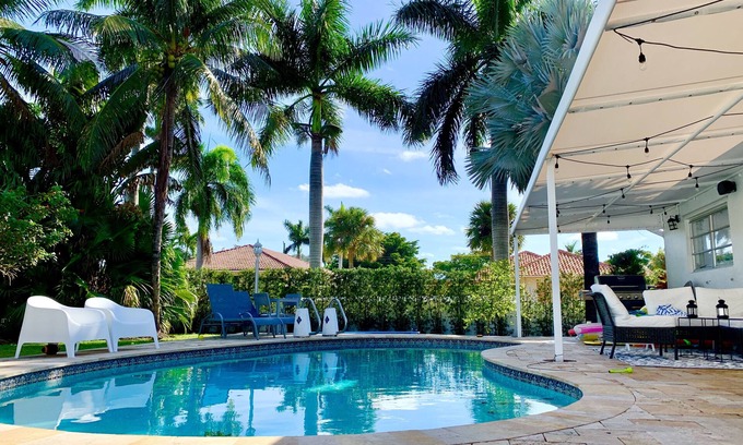 Hollywood Lakes House | Private pool house 1 mile from Beach